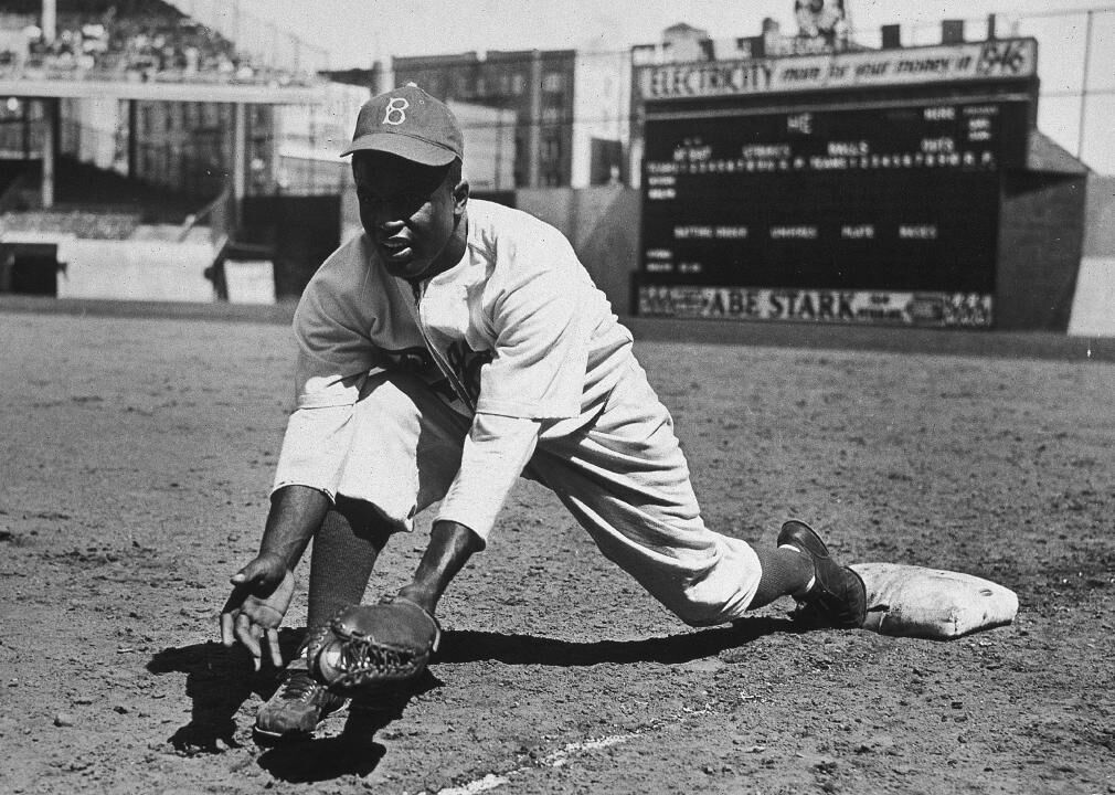 1947: Jackie Robinson integrates baseball